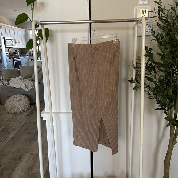 Knit skirt with slit at back - Picture 2 of 2